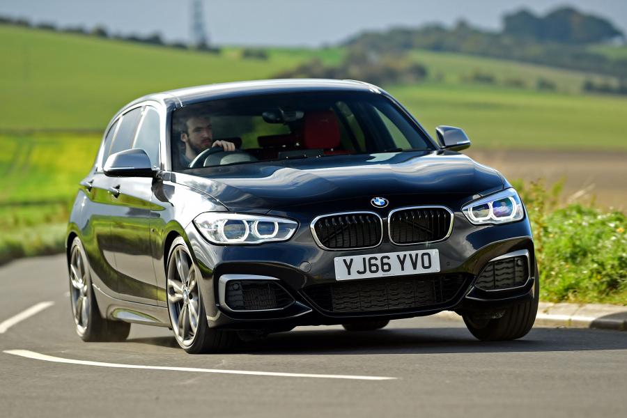  BMW M140i 5-Door 2016 года  (UK) (фото 8 из 9)